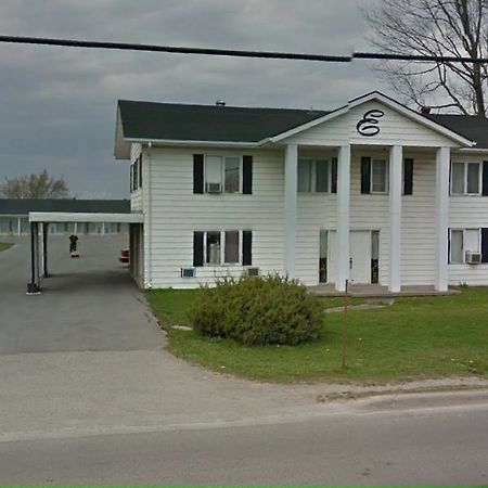 Embassy Motel Kingston Buitenkant foto