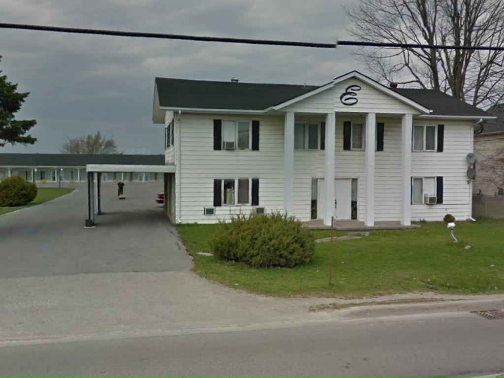 Embassy Motel Kingston Buitenkant foto