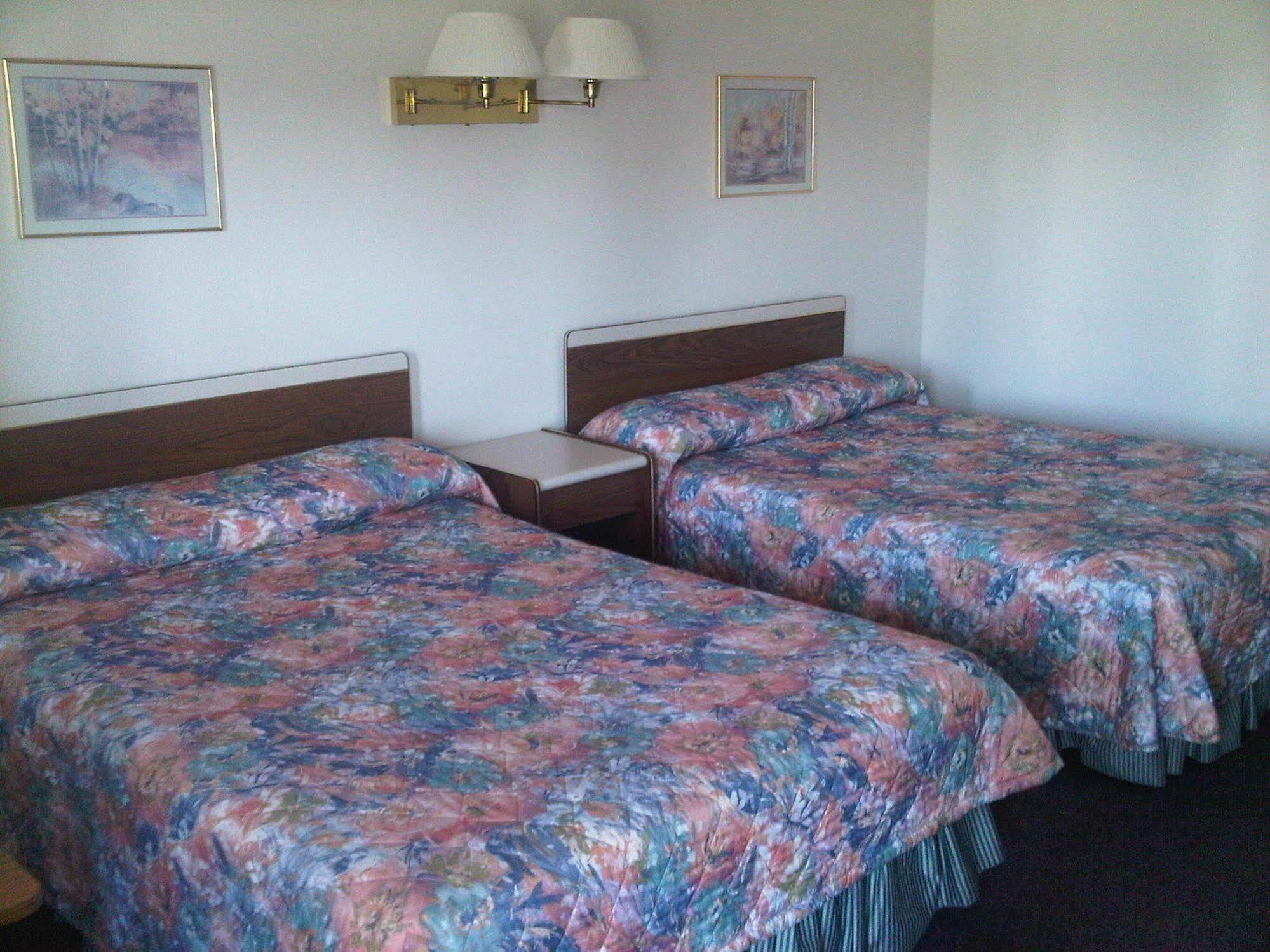 Embassy Motel Kingston Buitenkant foto