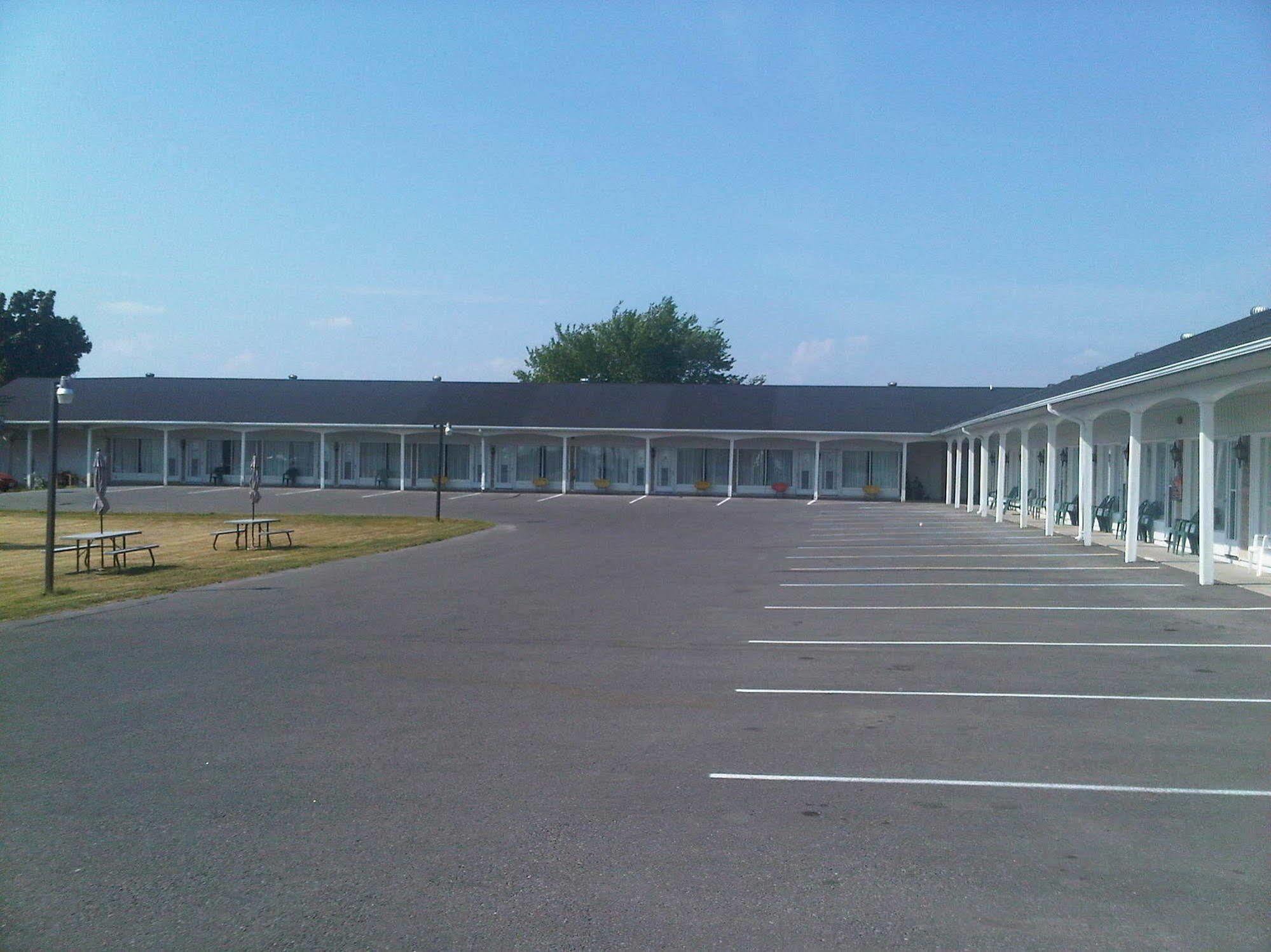 Embassy Motel Kingston Buitenkant foto